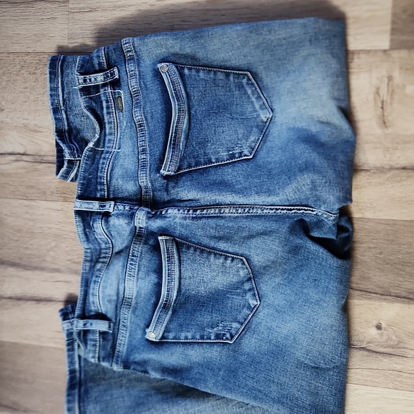 Jean Capris - Picture 4 of 5